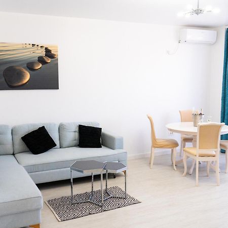 Alexis Spacious Classic Apartment Мамая Экстерьер фото