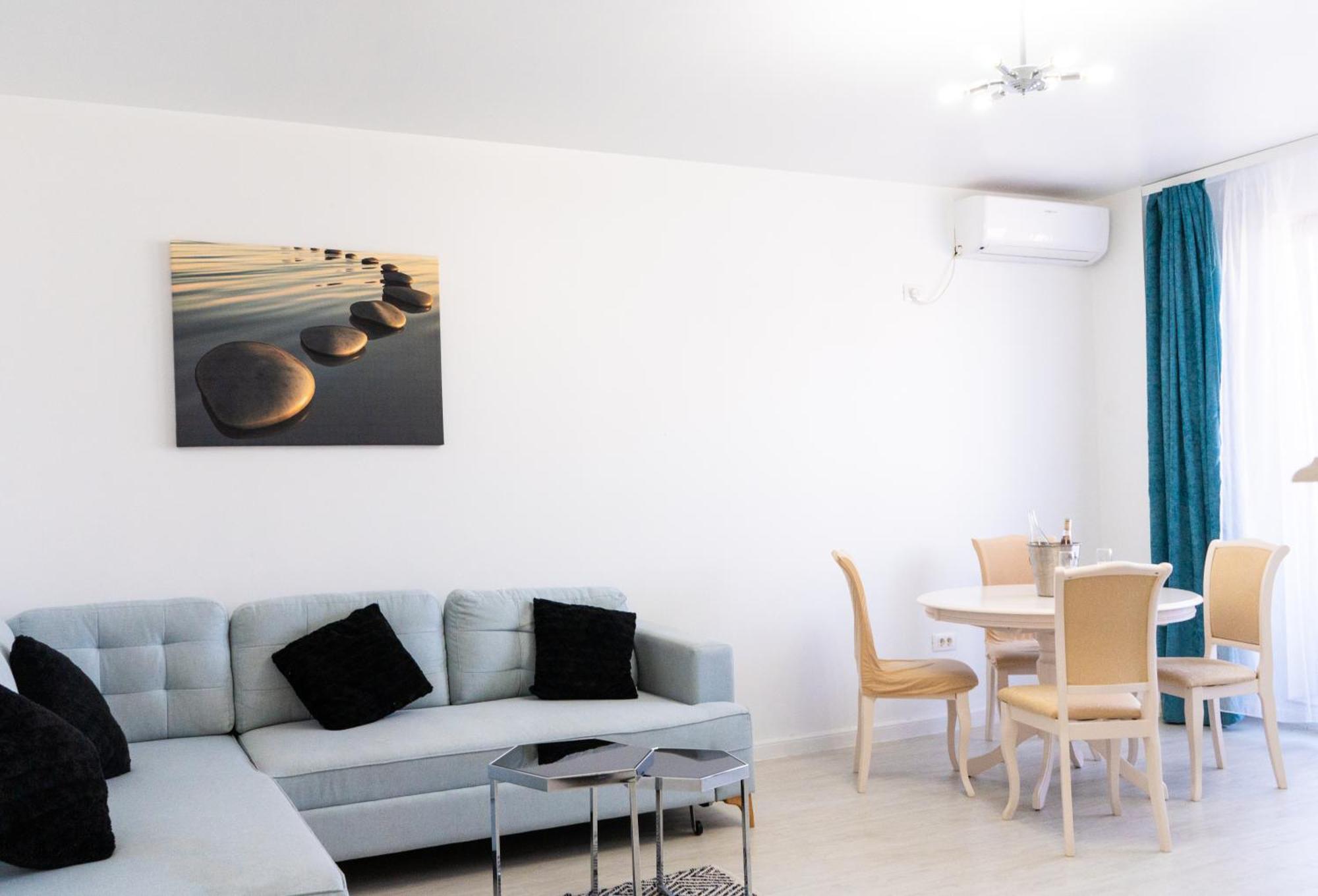 Alexis Spacious Classic Apartment Мамая Экстерьер фото