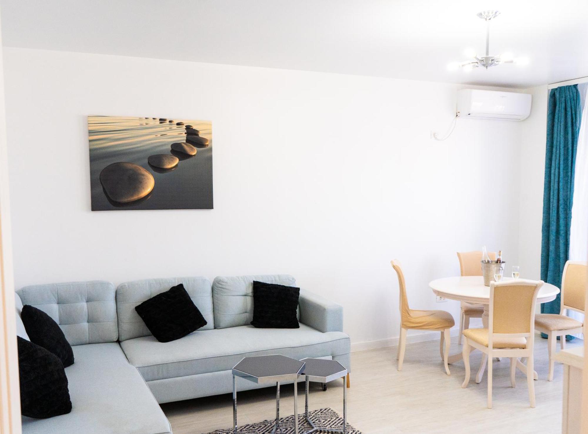 Alexis Spacious Classic Apartment Мамая Экстерьер фото