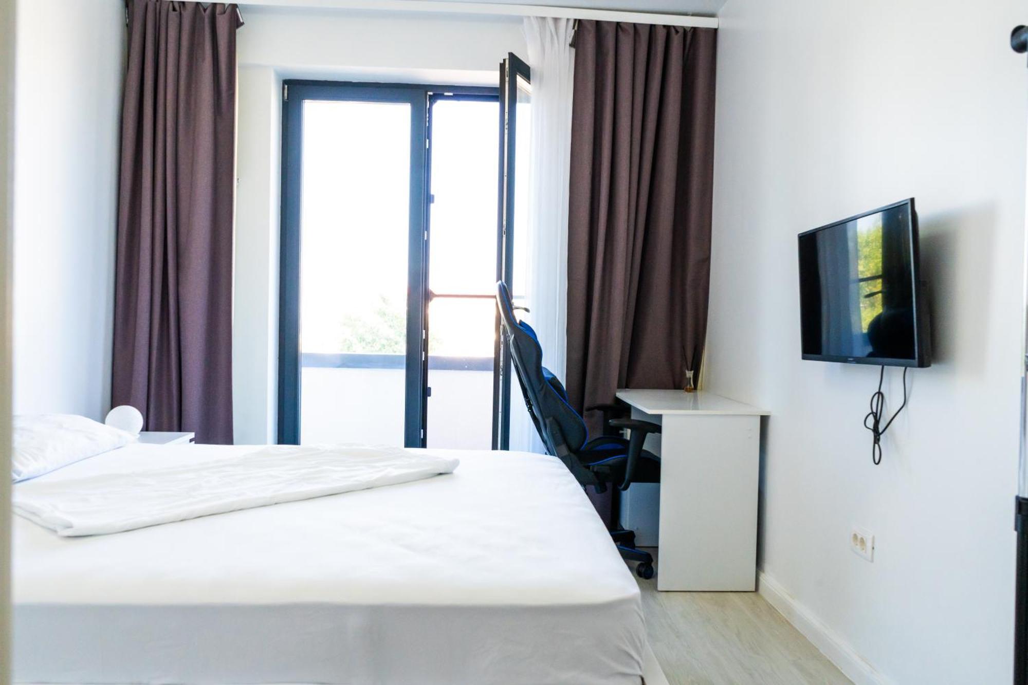 Alexis Spacious Classic Apartment Мамая Экстерьер фото