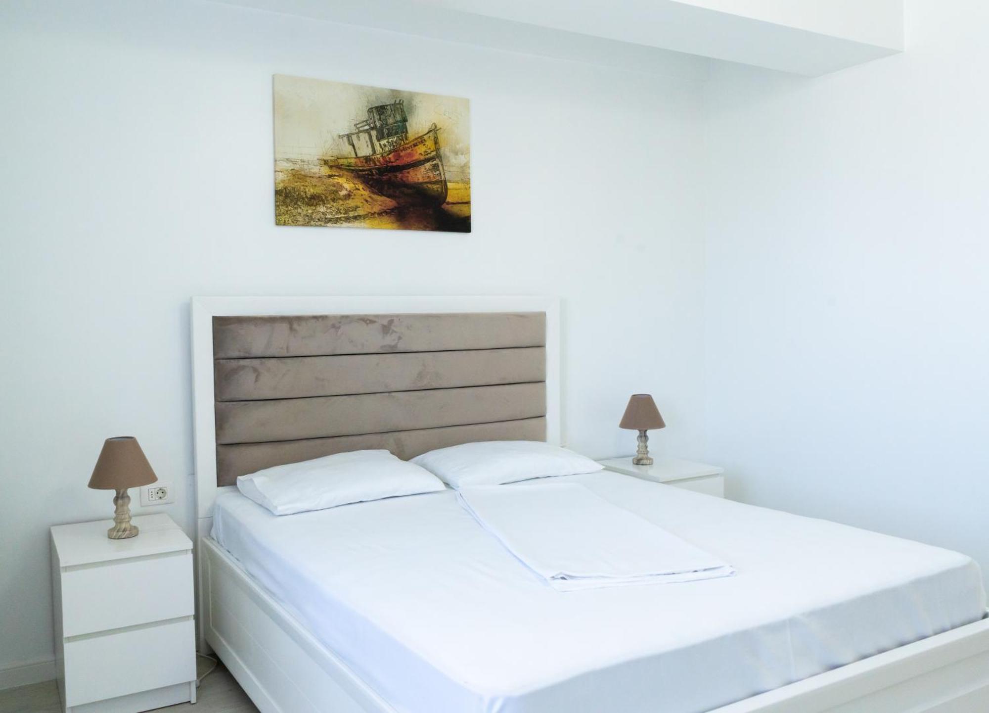 Alexis Spacious Classic Apartment Мамая Экстерьер фото