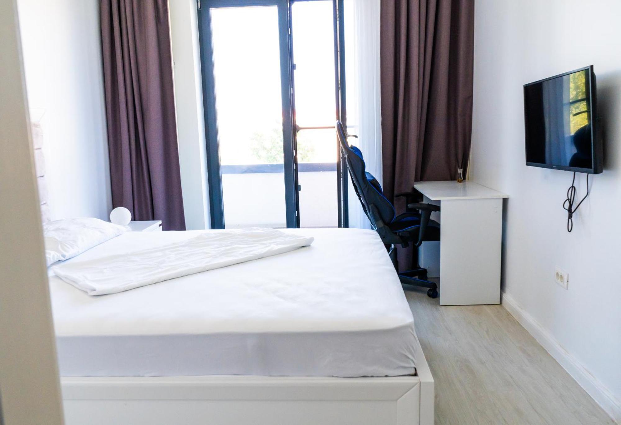 Alexis Spacious Classic Apartment Мамая Экстерьер фото