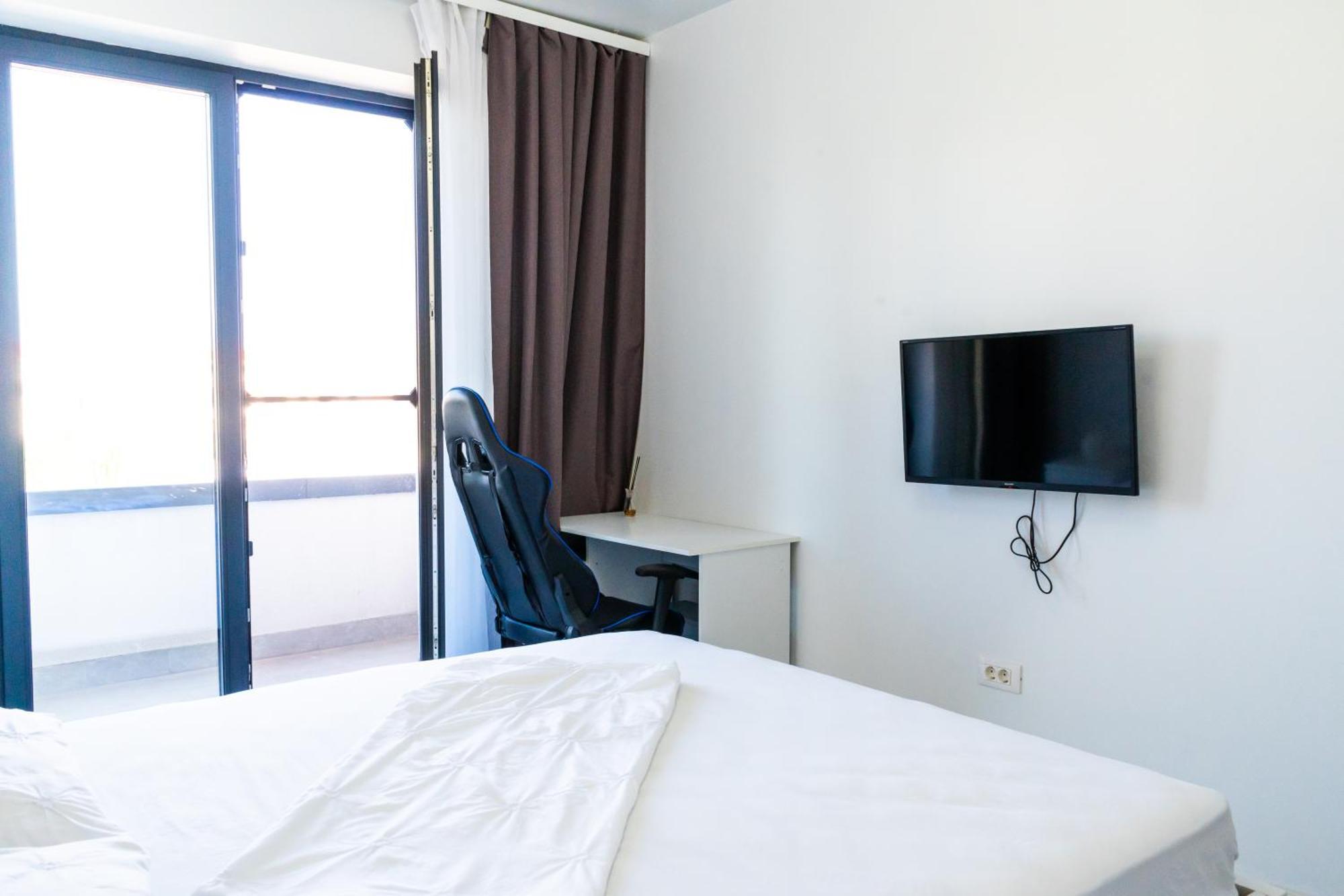 Alexis Spacious Classic Apartment Мамая Экстерьер фото