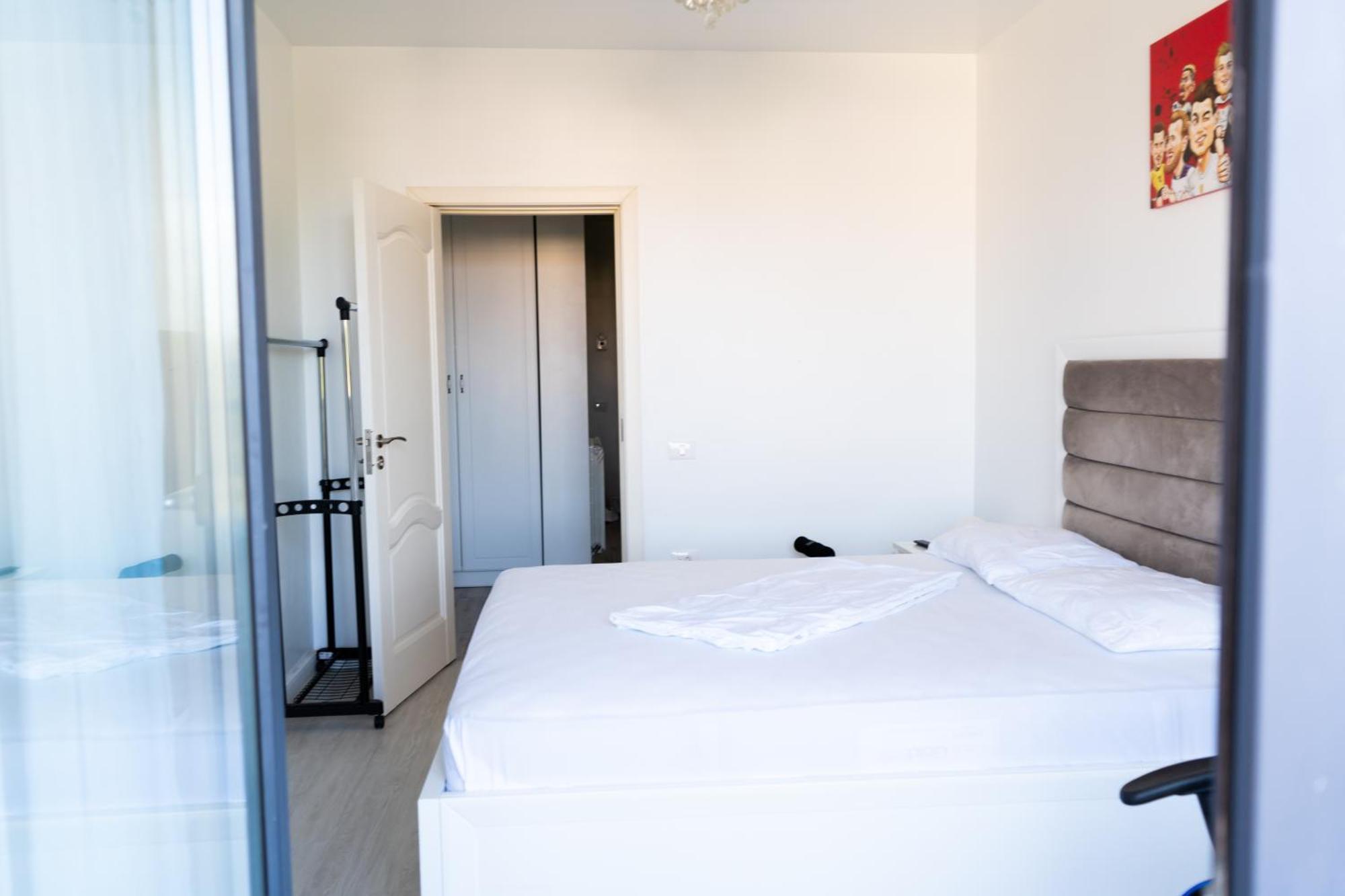Alexis Spacious Classic Apartment Мамая Экстерьер фото