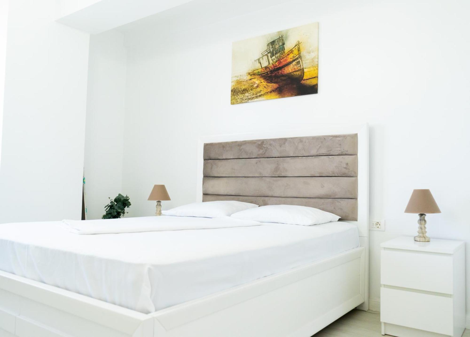 Alexis Spacious Classic Apartment Мамая Экстерьер фото